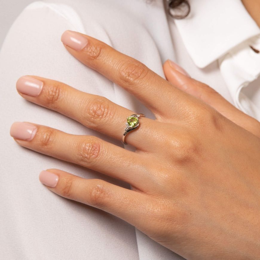 9ct White Gold Trillion Peridot Ring With White Topaz