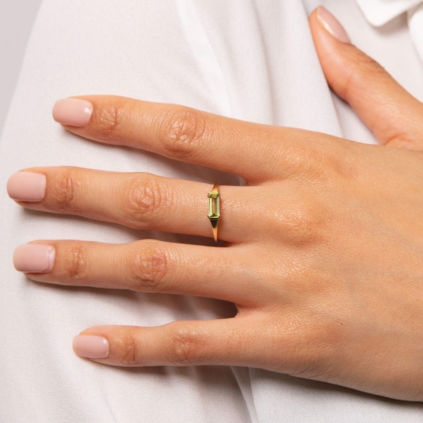 9ct Yellow Gold Elongated Green Peridot Ring