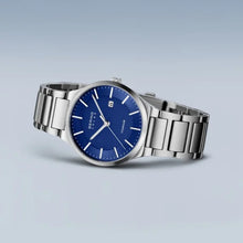 Load image into Gallery viewer, Bering Watch 15239-777
