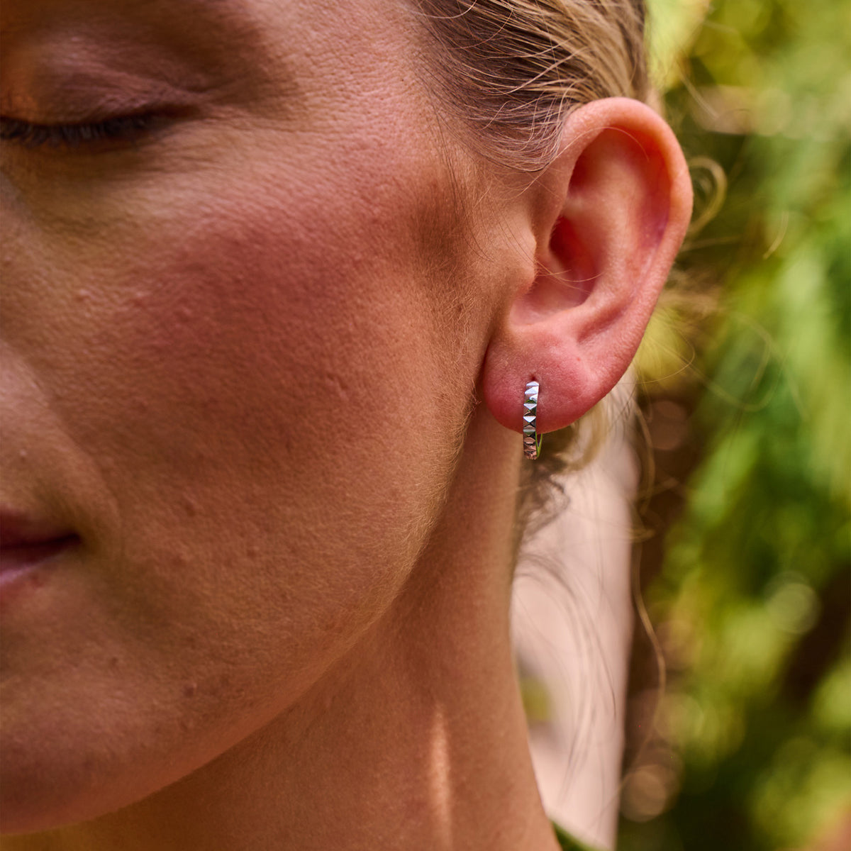 AVA & SKY Faceted Waterproof Huggie