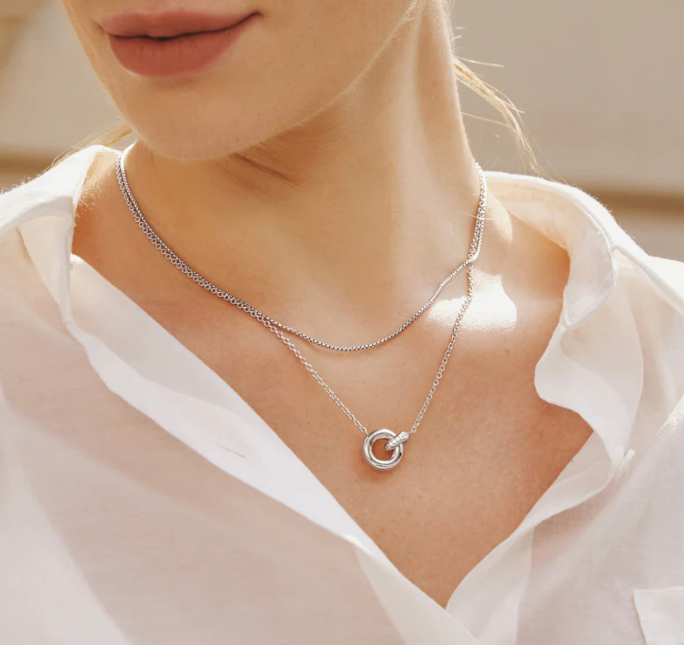 SILVER LINKED NECKLACE