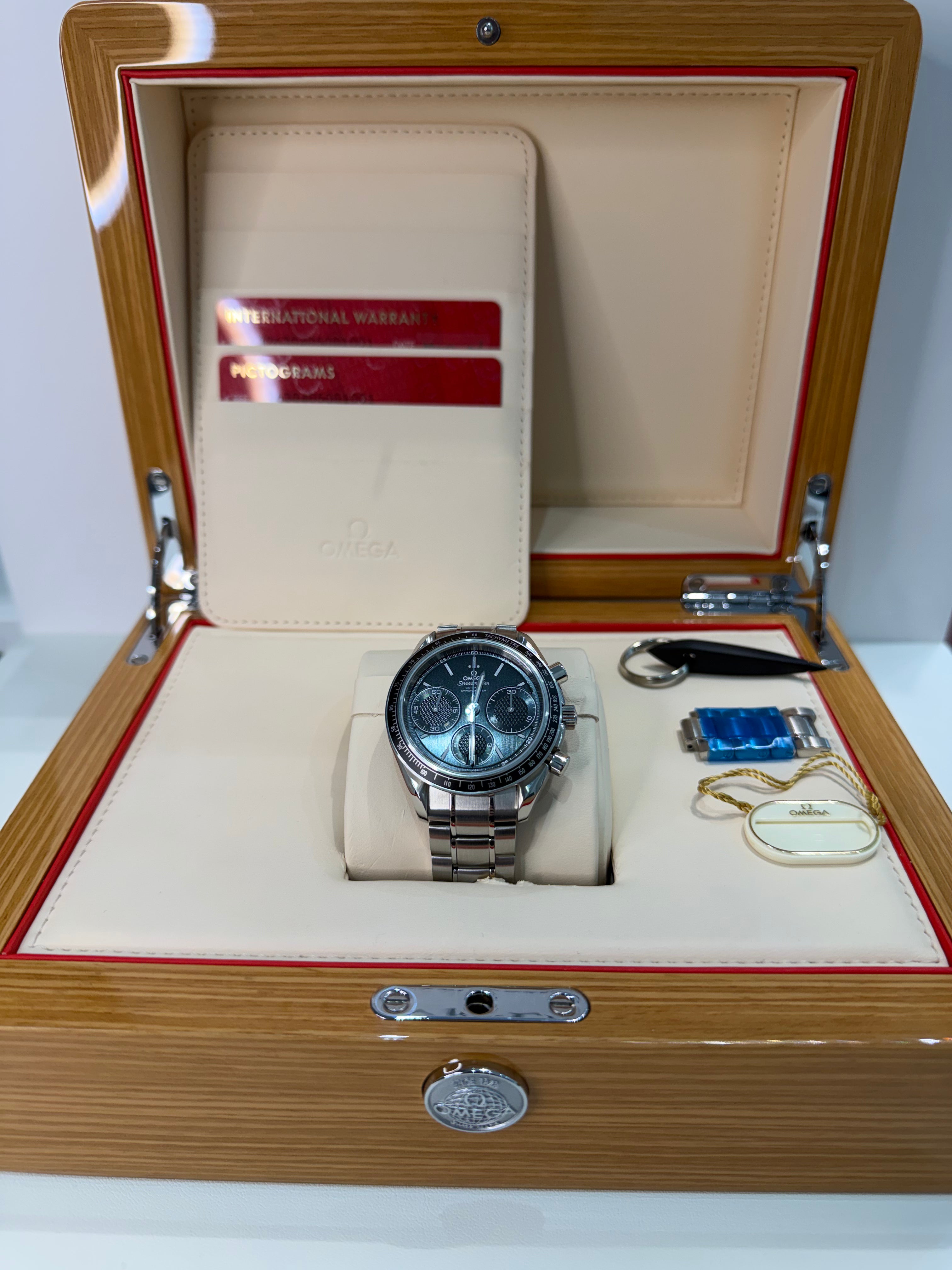 Pre-Owned Omega Speedmaster 2021