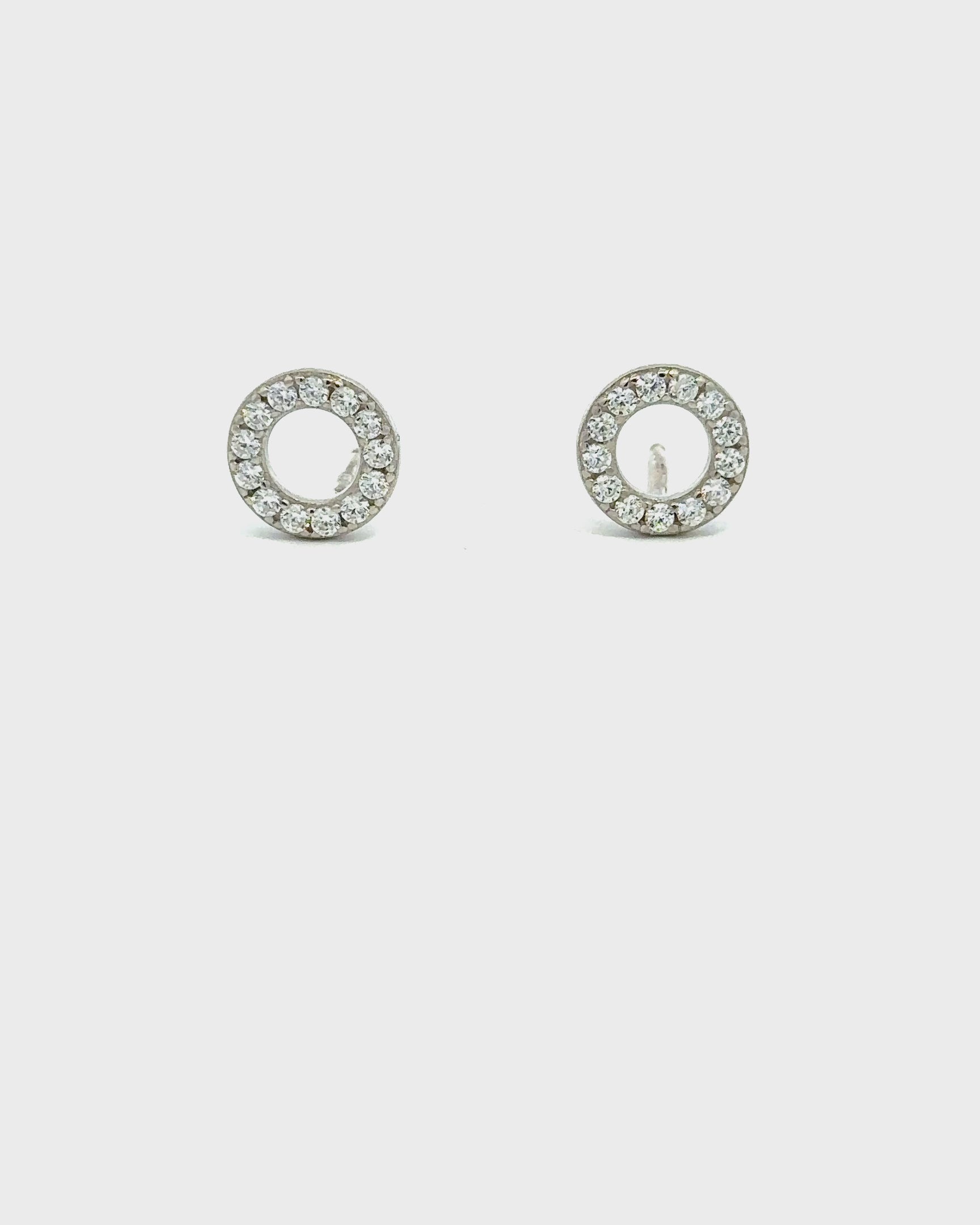 Small circle thread & grain set silhouette studs