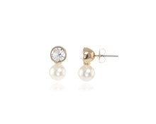 Load image into Gallery viewer, Mimi Gold &amp; Pearl White Earrings
