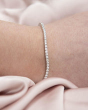 Load image into Gallery viewer, Fine Tennis Claw Bracelet B5096
