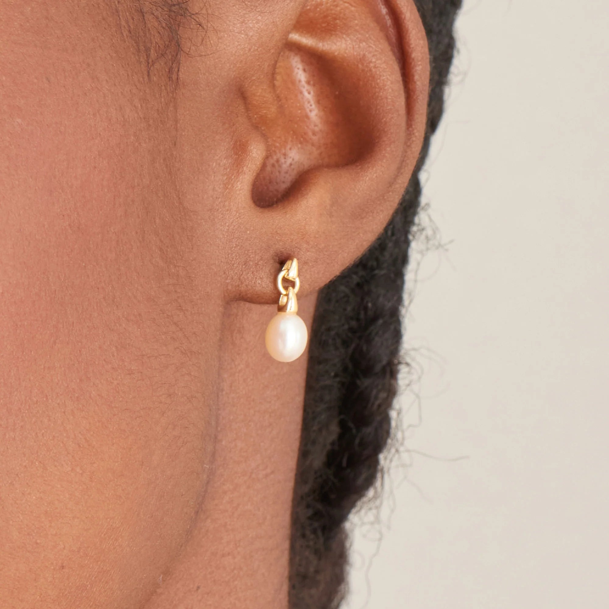 Gold Pearl Drop Stud Earrings E043-02G