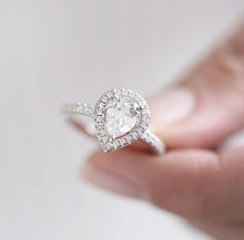 Load image into Gallery viewer, Teardrop Cocktail Ring R3627
